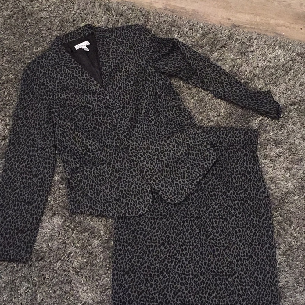 Kim Rogers 2 piece suit Size Small